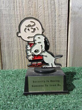 Vintage 1970 Peanuts Charlie Brown Snoopy Security Is Having Trophy Aviva
